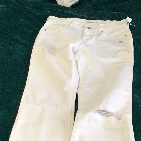 Old Navy White Jeans for Casual Elegance - Picture 3 of 5